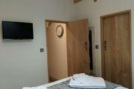 Skittles - Charming One Bedroom Apartment - Parking - Easy Access To Bath Box  Kültér fotó